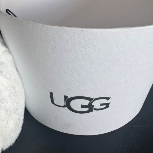 UGG - Ear muffs white - Picture 2 of 3